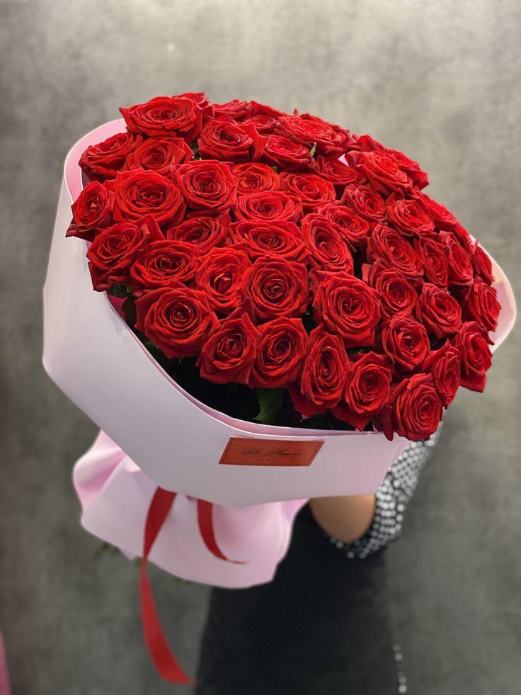 Sparse Island Seek workshop space where corporate flower arrangements are designed and prepared for business delivery